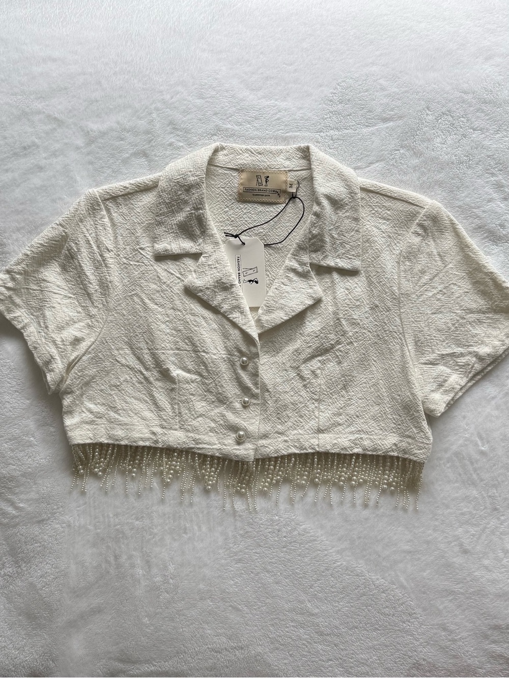 FASHION BRAND COMPANY 90’a Angel Pearl Trim Crop Top
Size Medium